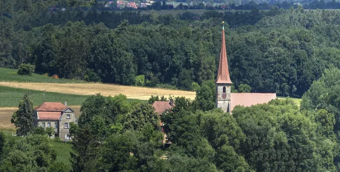 Gerahmter Druck : Kirchenensemble und ehemalige Dorfschule in Beerbach, Mittelfranken Gerahmter Druck : Kirchenensemble und ehemalige Dorfschule in Beerbach, Mittelfranken