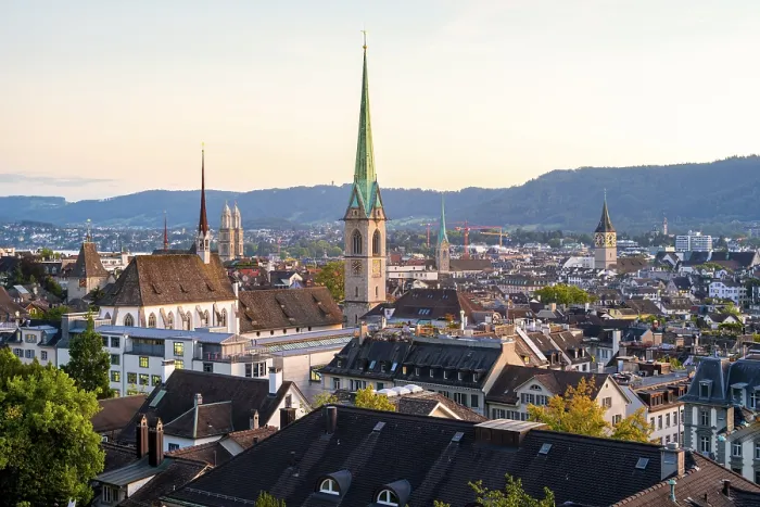Gerahmter Druck : Blick auf die Stadt, Predigerkirche. Gerahmter Druck : Blick auf die Stadt, Predigerkirche.