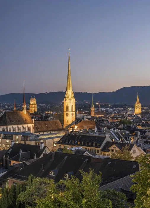 Gerahmter Druck : Blick auf die Stadt, Predigerkirche Gerahmter Druck : Blick auf die Stadt, Predigerkirche