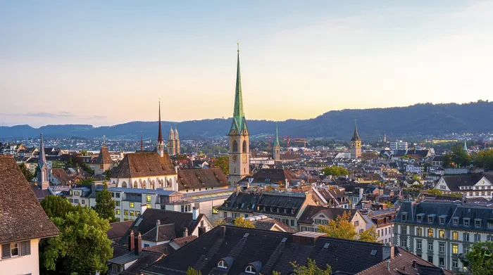 Gerahmter Druck : Ansicht der Stadt, Predigerkirche, Kirchtürme von Zürich, Abendstimmung, Altstadt Zürich Gerahmter Druck : Ansicht der Stadt, Predigerkirche, Kirchtürme von Zürich, Abendstimmung, Altstadt Zürich