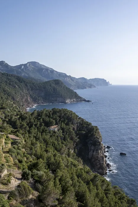 Gerahmter Druck : Blick über die Klippen und das Meer, Mallorca, Spanien. Gerahmter Druck : Blick über die Klippen und das Meer, Mallorca, Spanien.