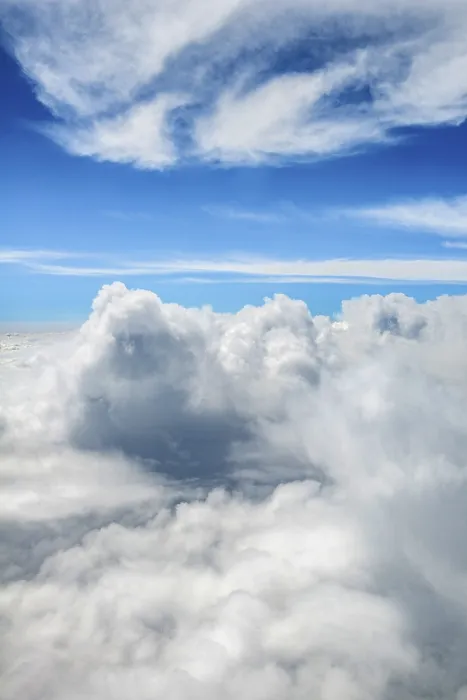 Gerahmter Druck : Blick über die Wolken, wolkeniger Himmel.