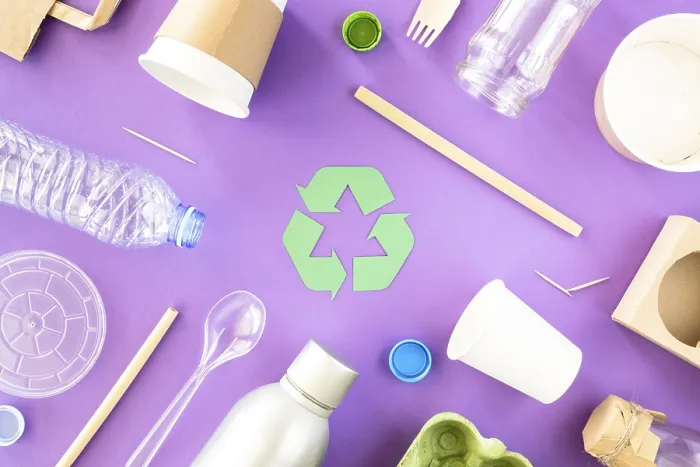 Gerahmter Druck : Obenansicht Sammlung Plastik Karton Abfall. Gerahmter Druck : Obenansicht Sammlung Plastik Karton Abfall.