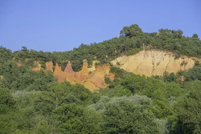 Gerahmter Druck : Blick auf die Ockerfelsen von Colorado de Rustrel Gerahmter Druck : Blick auf die Ockerfelsen von Colorado de Rustrel