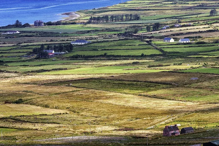 Gerahmter Druck : Blick vom Coomanaspig Pass auf Wiesen. Gerahmter Druck : Blick vom Coomanaspig Pass auf Wiesen.