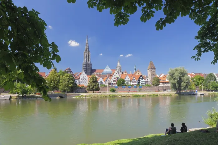 Gerahmter Druck : Blick über die Donau zum Münster. Gerahmter Druck : Blick über die Donau zum Münster.