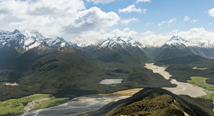 Gerahmter Druck : Blick auf den Dart River und die Berglandschaft. Gerahmter Druck : Blick auf den Dart River und die Berglandschaft.