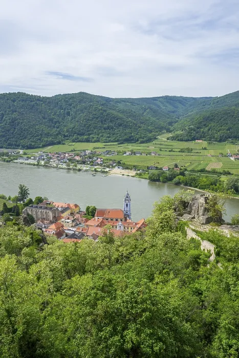 Gerahmter Druck : Blick vom Dürnstein-Schloss im Frühling. Gerahmter Druck : Blick vom Dürnstein-Schloss im Frühling.