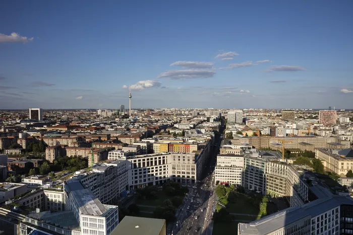 Gerahmter Druck : Blick in östlicher Richtung vom Kollhoff Tower. Gerahmter Druck : Blick in östlicher Richtung vom Kollhoff Tower.