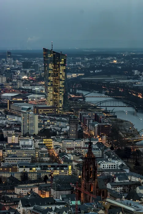 Gerahmter Druck : Blick auf die ECB, das Kaiserdom. Gerahmter Druck : Blick auf die ECB, das Kaiserdom.