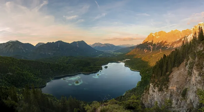 Gerahmter Druck : Blick über den Eibsee-See bei Sonnenuntergang. Gerahmter Druck : Blick über den Eibsee-See bei Sonnenuntergang.