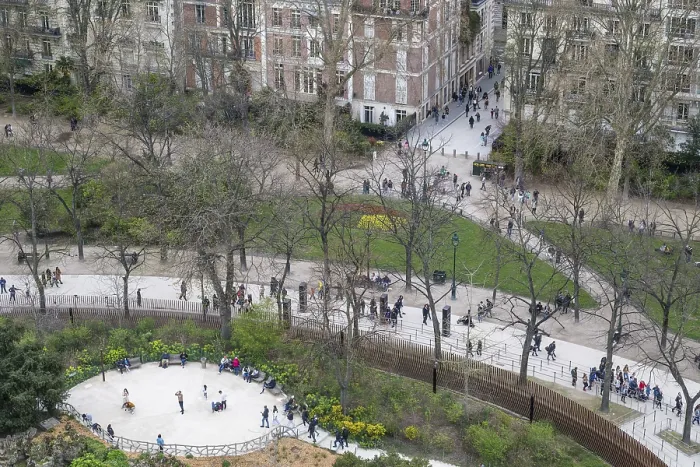Gerahmter Druck : Blick vom Eiffelturm auf den Champ de Mars.