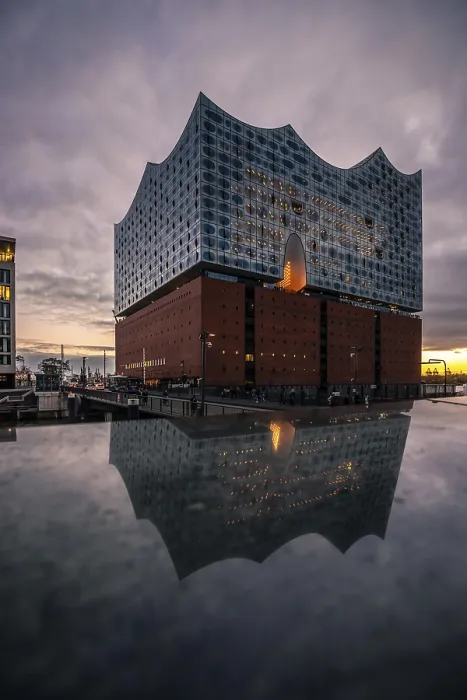 Gerahmter Druck : Blick auf das Elbphilharmonie-Gebäude. Gerahmter Druck : Blick auf das Elbphilharmonie-Gebäude.