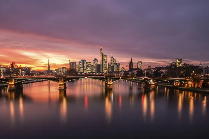 Gerahmter Druck : Blick vom Floserbrücke über den Main. Gerahmter Druck : Blick vom Floserbrücke über den Main.