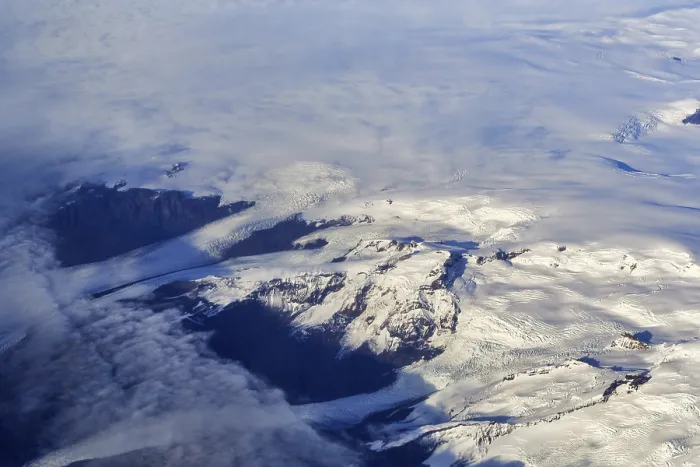 Gerahmter Druck : Blick auf Gletscher, Strukturen, Felsen in Eis. Gerahmter Druck : Blick auf Gletscher, Strukturen, Felsen in Eis.