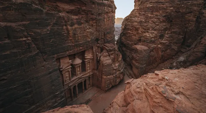 Gerahmter Druck : Blick von oben in den Siq-Tal. Gerahmter Druck : Blick von oben in den Siq-Tal.