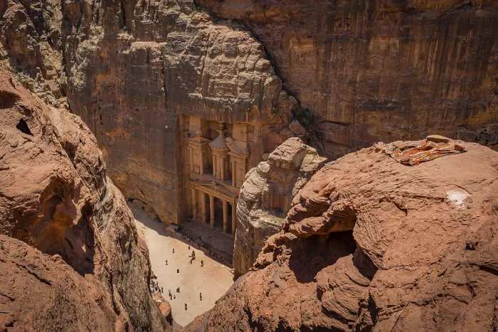 Gerahmter Druck : Blick von oben in den Siq-Tal. Gerahmter Druck : Blick von oben in den Siq-Tal.