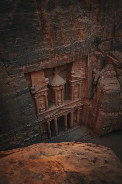 Gerahmter Druck : Blick von oben in den Siq-Tal. Gerahmter Druck : Blick von oben in den Siq-Tal.