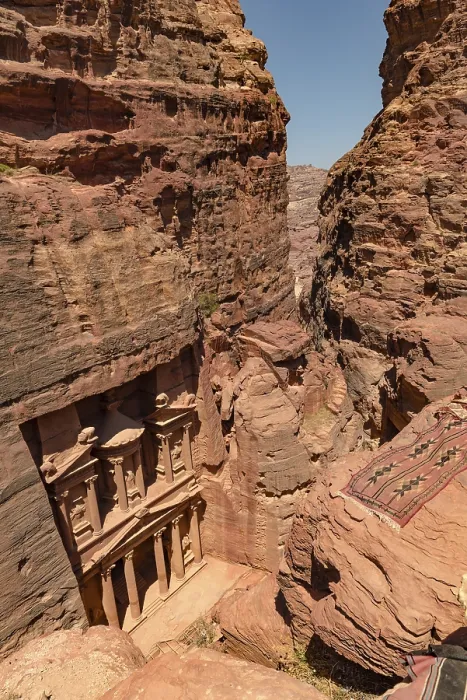 Gerahmter Druck : Blick von oben in den Siq-Tal. Gerahmter Druck : Blick von oben in den Siq-Tal.