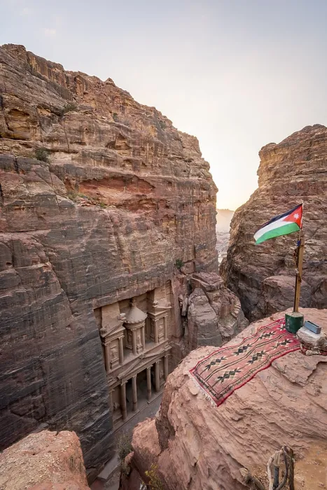 Gerahmter Druck : Blick von oben in den Siq-Tal. Gerahmter Druck : Blick von oben in den Siq-Tal.
