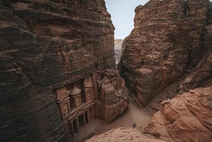 Gerahmter Druck : Blick von oben in den Siq-Tal. Gerahmter Druck : Blick von oben in den Siq-Tal.