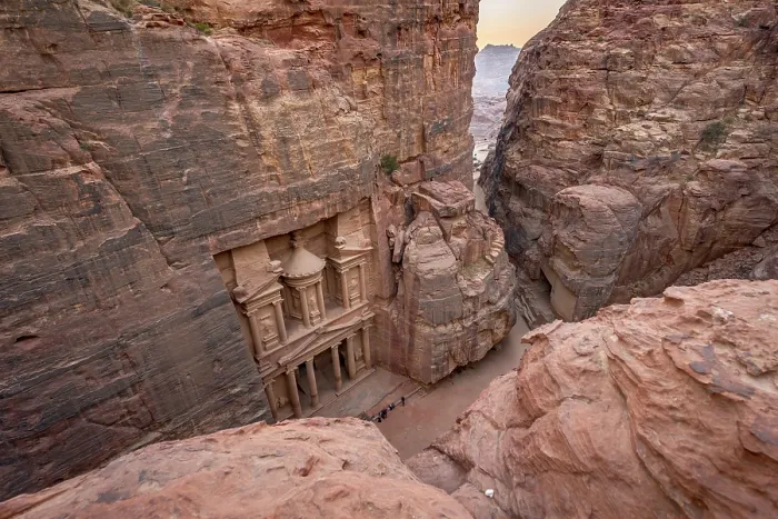 Gerahmter Druck : Blick von oben in den Siq-Tal. Gerahmter Druck : Blick von oben in den Siq-Tal.