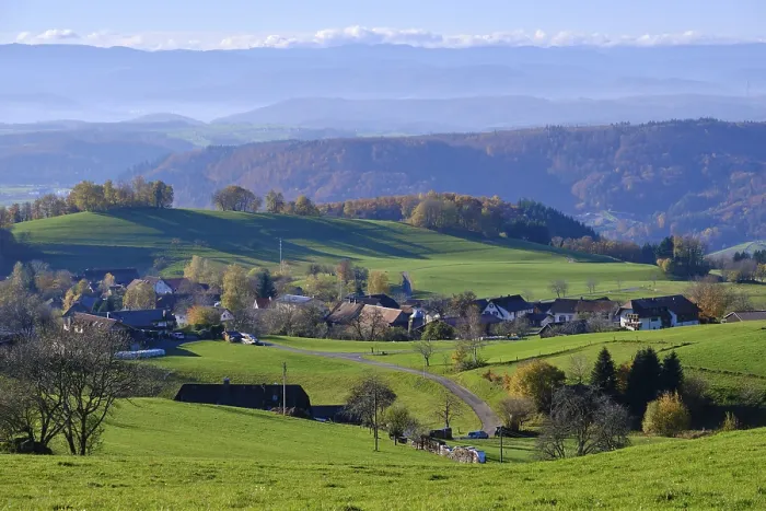 Gerahmter Druck : Blick von Gresgen in den Schwarzwald auf die Alpen Gerahmter Druck : Blick von Gresgen in den Schwarzwald auf die Alpen
