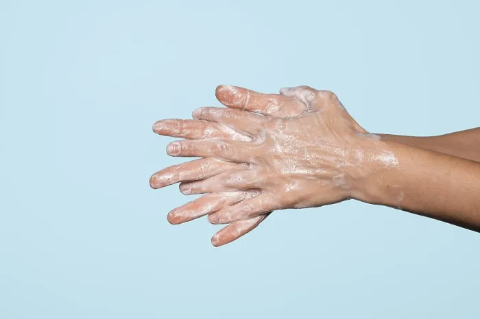 Gerahmter Druck : Seitenansicht der Handwaschung. Gerahmter Druck : Seitenansicht der Handwaschung.