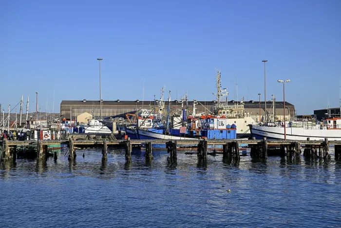 Gerahmter Druck : Blick auf den Hafen, Robert Harbour. Gerahmter Druck : Blick auf den Hafen, Robert Harbour.