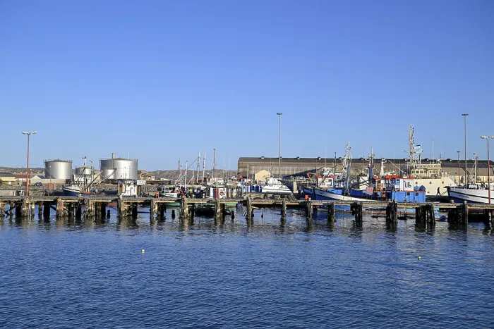Gerahmter Druck : Blick auf den Hafen, Robert Harbour Gerahmter Druck : Blick auf den Hafen, Robert Harbour