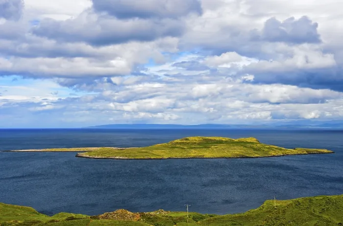 Gerahmter Druck : Blick auf die Insel Eilean Flodigarry Gerahmter Druck : Blick auf die Insel Eilean Flodigarry