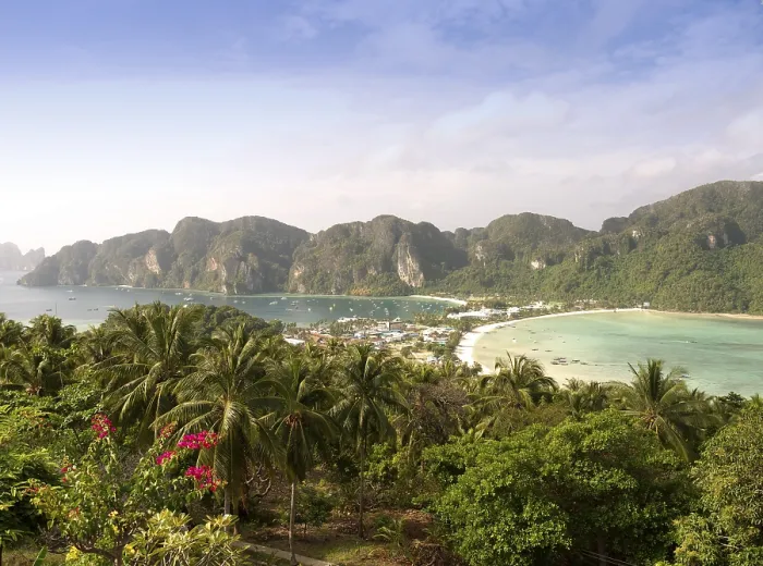 Gerahmter Druck : Blick auf die Insel Ko Phi Phi Don. Gerahmter Druck : Blick auf die Insel Ko Phi Phi Don.