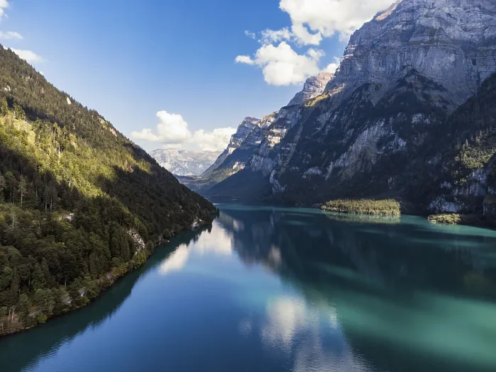 Gerahmter Druck : Blick über den Klontalersee. Gerahmter Druck : Blick über den Klontalersee.