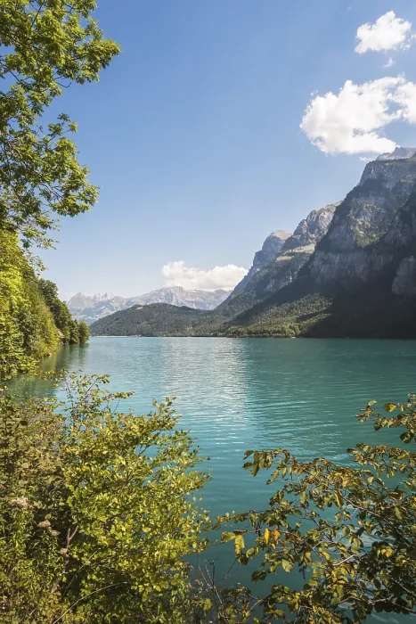 Gerahmter Druck : Blick über den Klontalersee. Gerahmter Druck : Blick über den Klontalersee.
