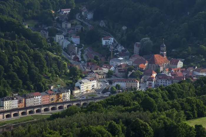 Gerahmter Druck : Blick auf Königstein an der Elbe. Gerahmter Druck : Blick auf Königstein an der Elbe.