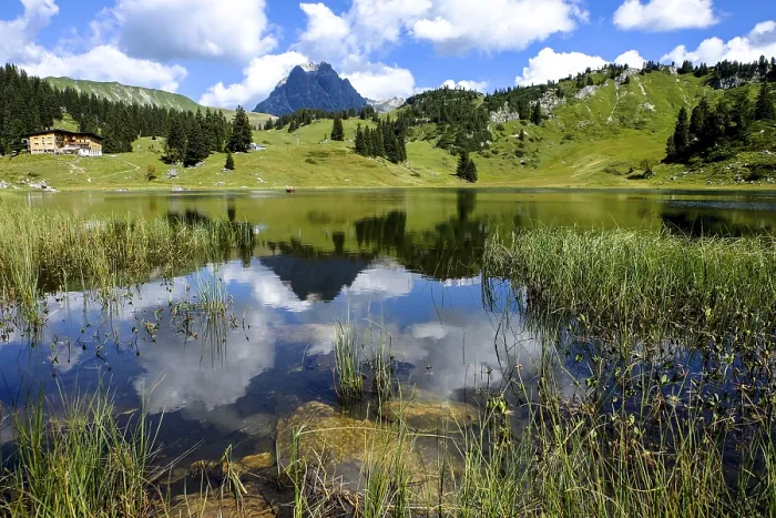 Gerahmter Druck : Blick vom Korbersee auf den Widderstein. Gerahmter Druck : Blick vom Korbersee auf den Widderstein.