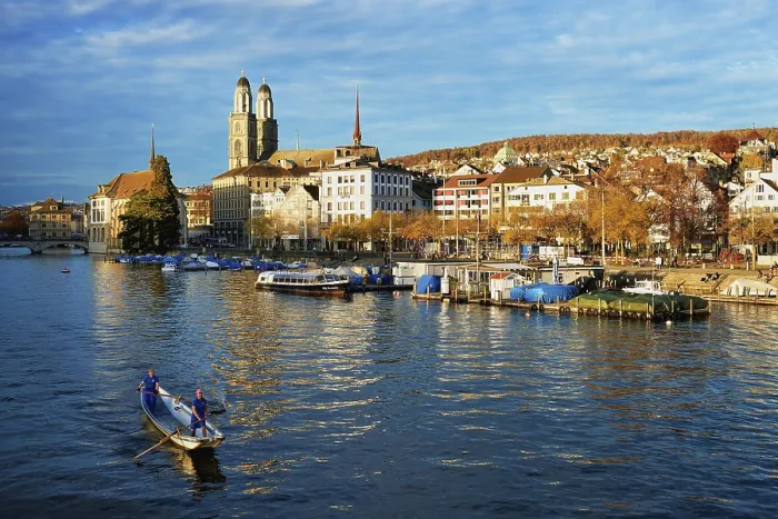 Gerahmter Druck : Blick über die Limmat zum Grossmünster. Gerahmter Druck : Blick über die Limmat zum Grossmünster.