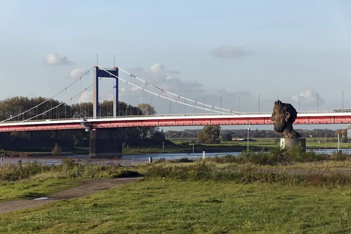 Gerahmter Druck : Blick von der Mercatorinsel auf die Friedrich-Ebert-Brücke. Gerahmter Druck : Blick von der Mercatorinsel auf die Friedrich-Ebert-Brücke.