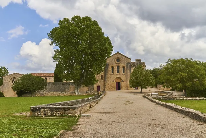 Gerahmter Druck : Ansicht des Klosterkomplexes der Abbaye de Silvacane. Gerahmter Druck : Ansicht des Klosterkomplexes der Abbaye de Silvacane.