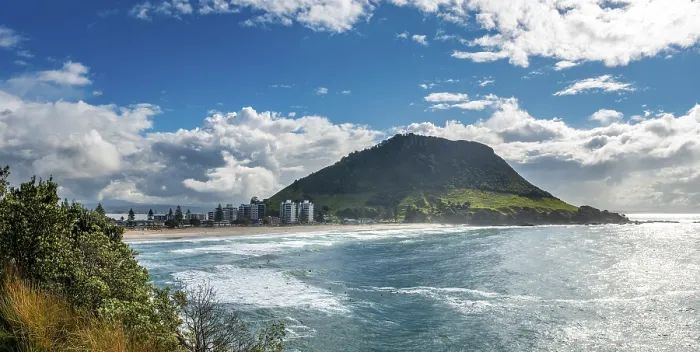 Gerahmter Druck : Blick auf den Mount Manganui mit Strand. Gerahmter Druck : Blick auf den Mount Manganui mit Strand.