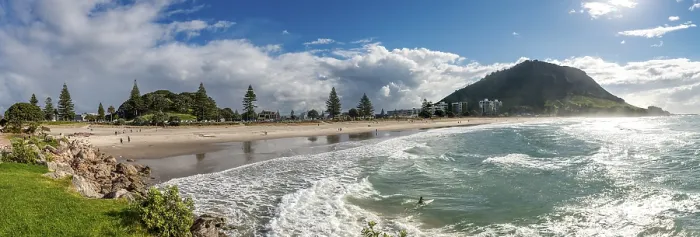 Gerahmter Druck : Blick auf den Mount Manganui mit Strand. Gerahmter Druck : Blick auf den Mount Manganui mit Strand.