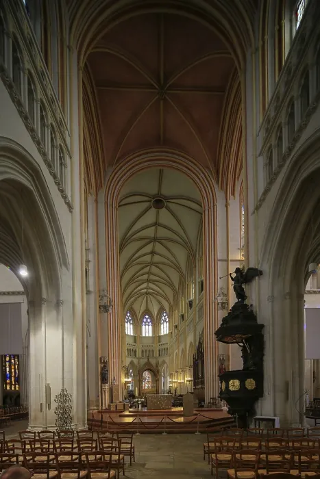 Gerahmter Druck : Blick von der Längsachse auf den Chor. Gerahmter Druck : Blick von der Längsachse auf den Chor.