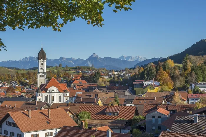Gerahmter Druck : Blick auf Nesselwang mit St. Andreas Gerahmter Druck : Blick auf Nesselwang mit St. Andreas