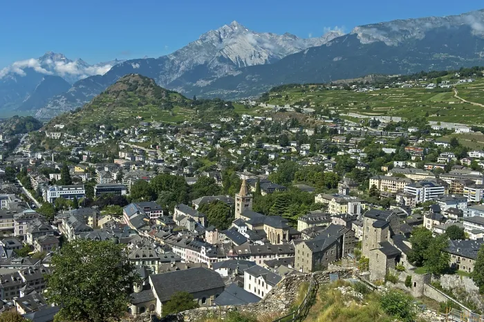 Gerahmter Druck : Ansicht des alten Stadtkerns von Sion. Gerahmter Druck : Ansicht des alten Stadtkerns von Sion.