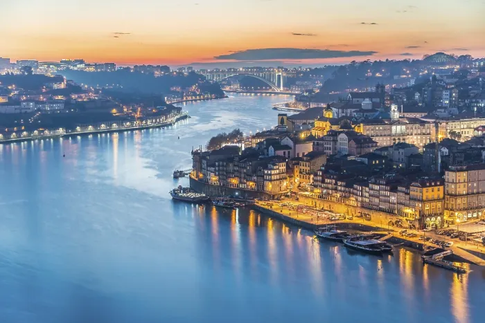 Gerahmter Druck : Blick über Porto mit Fluss Douro Gerahmter Druck : Blick über Porto mit Fluss Douro