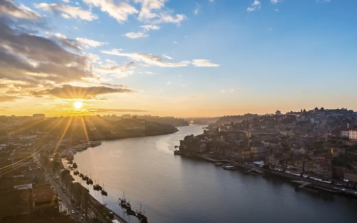 Gerahmter Druck : Blick über Porto mit Fluss Douro Gerahmter Druck : Blick über Porto mit Fluss Douro