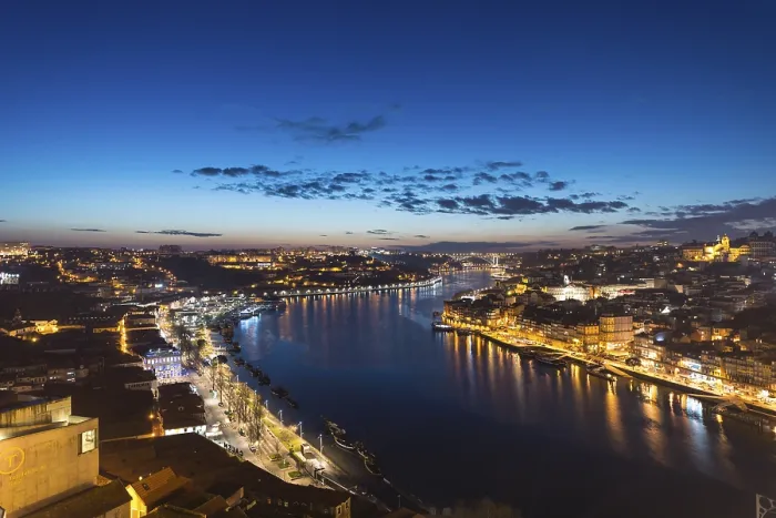 Gerahmter Druck : Blick über Porto mit dem Fluss Douro Gerahmter Druck : Blick über Porto mit dem Fluss Douro