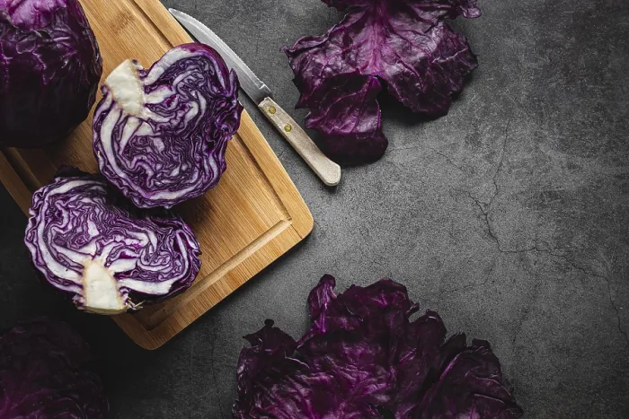 Gerahmter Druck : Oberansicht rote Kohl Schneidbrett