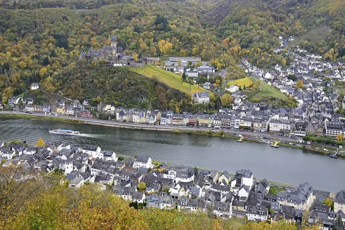 Gerahmter Druck : Blick auf die Reichsburg und Cochem Gerahmter Druck : Blick auf die Reichsburg und Cochem