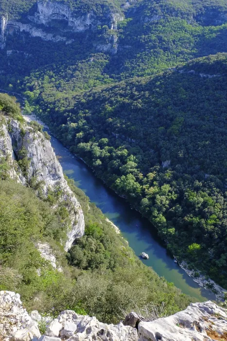 Gerahmter Druck : Blick auf die Flussbiegung, Ardèche Gerahmter Druck : Blick auf die Flussbiegung, Ardèche